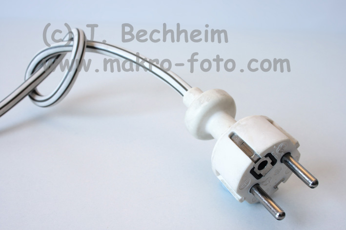 Stecker mit Knoten = Energie sparen